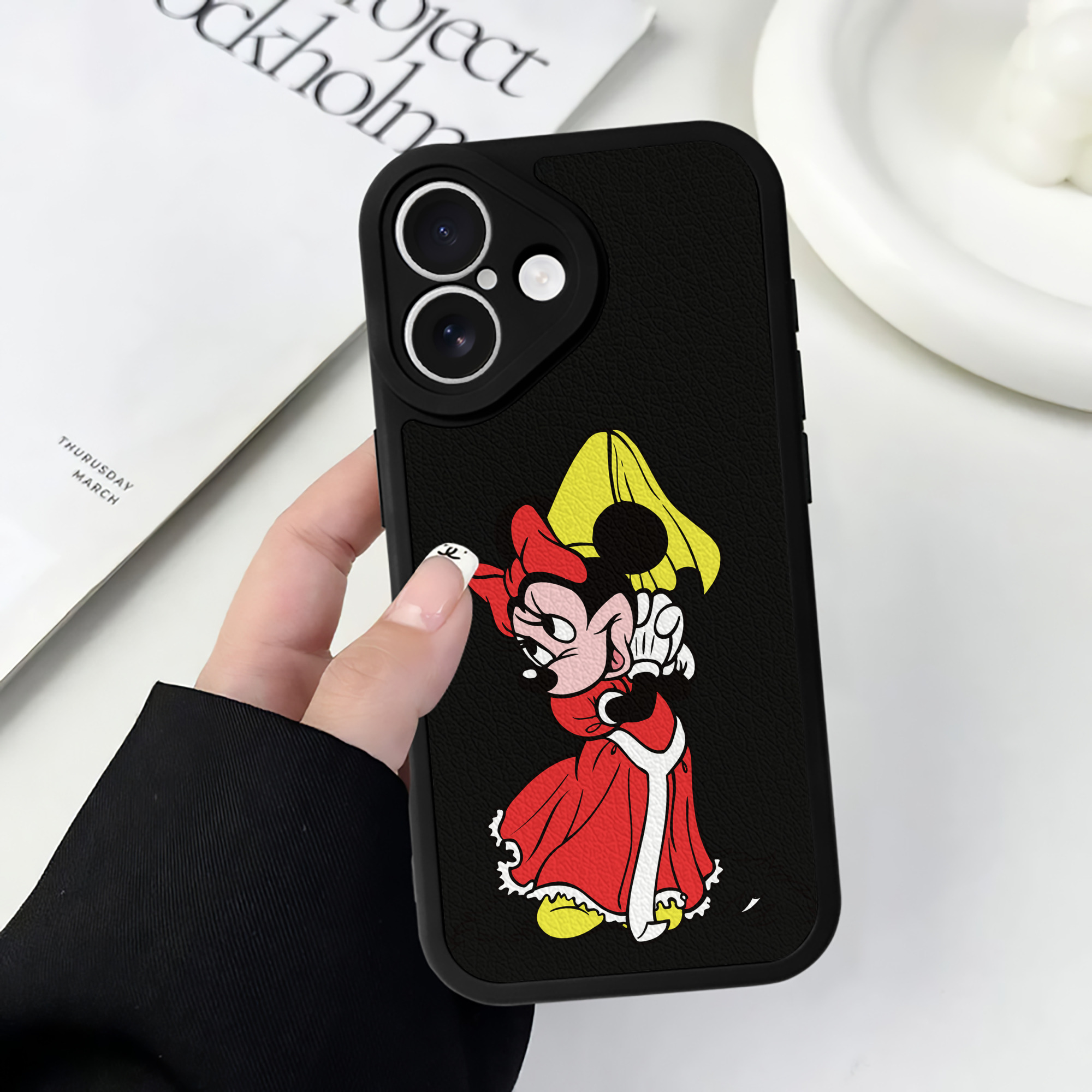 （画像用） ミッキーマウス Mickey Mouse 【iPhone 16シリーズ対応】シリコンスマホケース（レザー調） 材質：シリコン